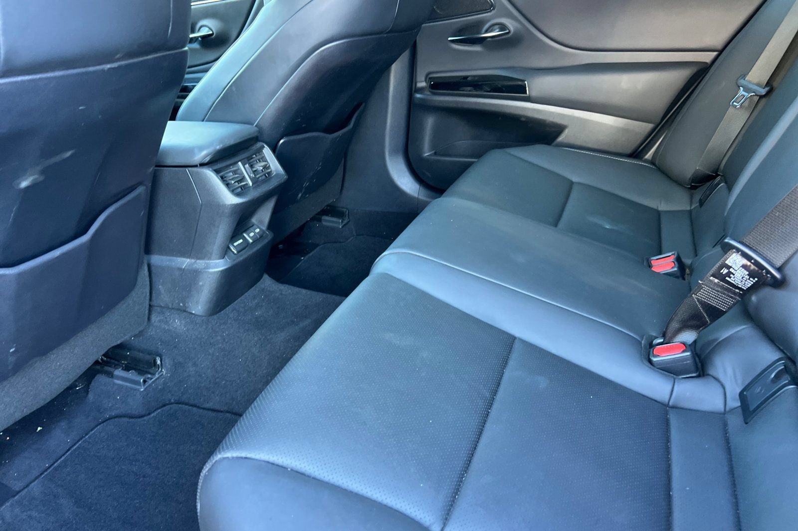 Used 2024 Lexus ES 350 F Sport w/ Accessory Package (Z2) FWD image 15