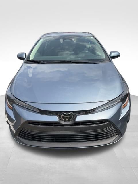 Used 2023 Toyota Corolla LE w/ LE Convenience Package image 3