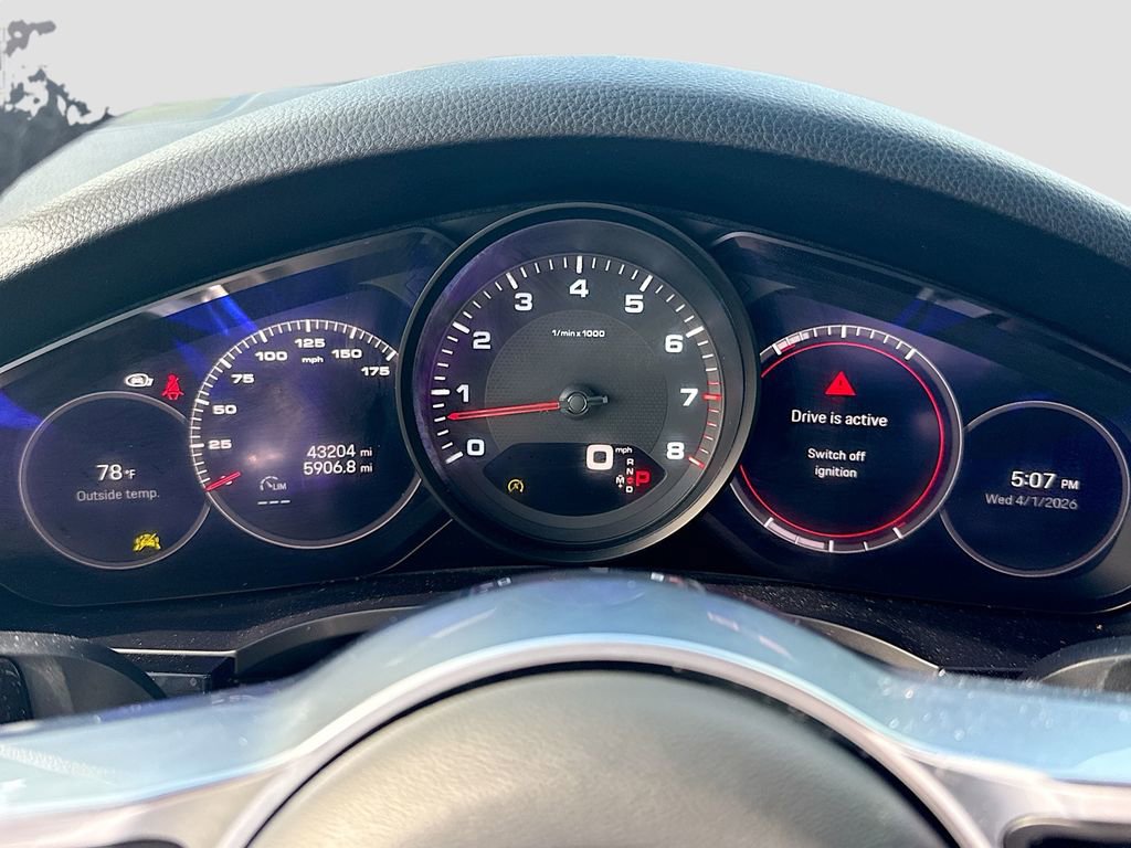 Used 2023 Porsche Cayenne Platinum Edition image 13