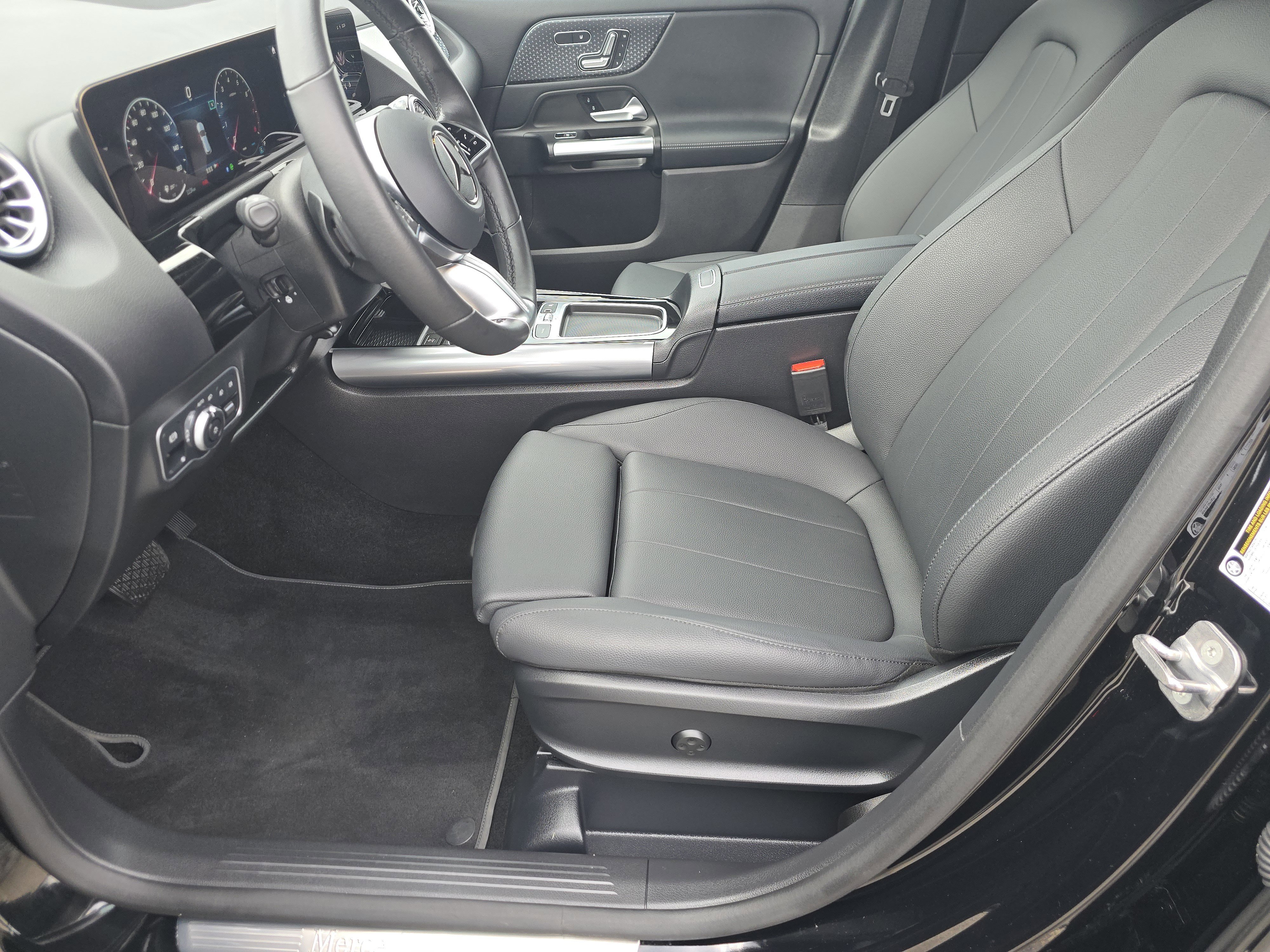 Used 2025 Mercedes-Benz GLA 250 4MATIC image 19