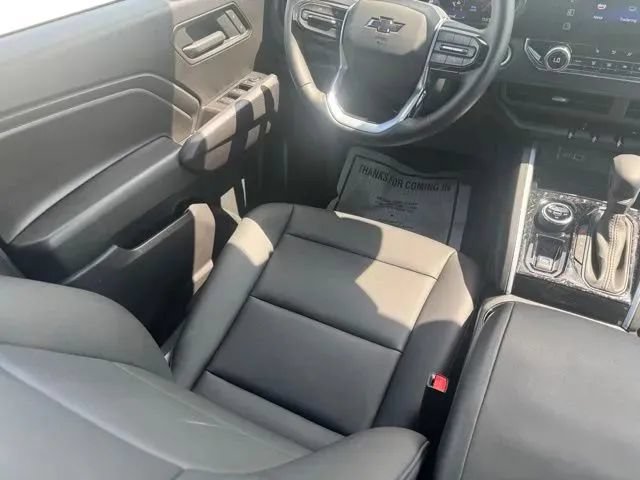 Used 2025 Chevrolet Colorado Trail Boss AWD/4WD image 21