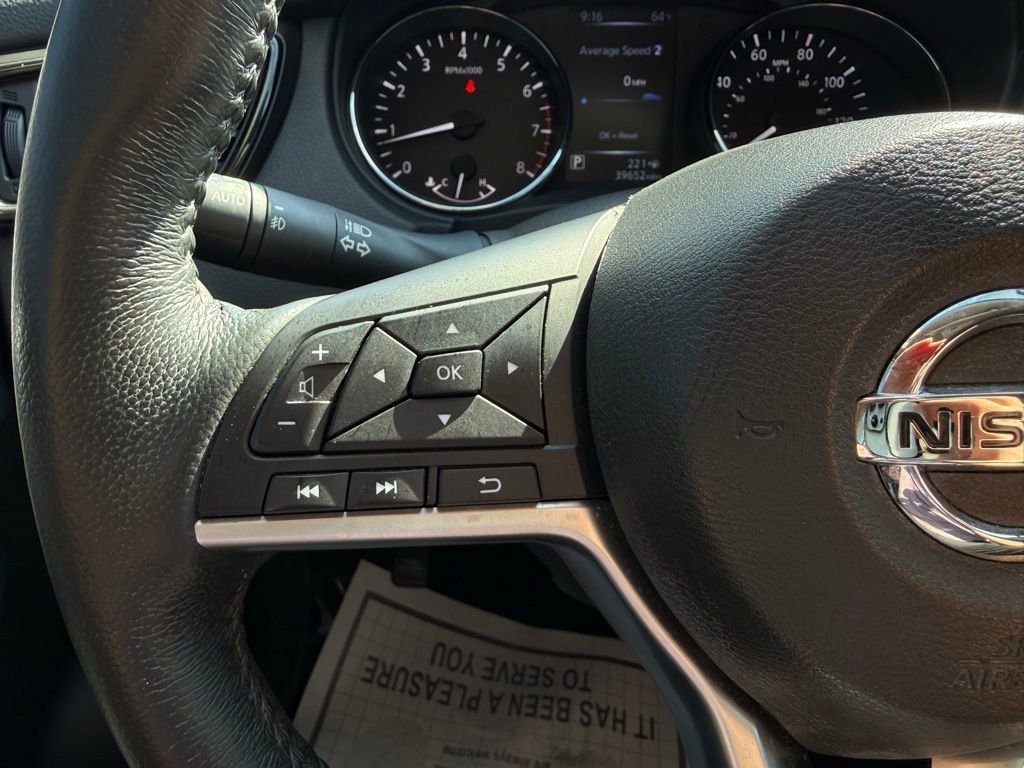 Used 2017 Nissan Rogue SV w/ SV Premium Package image 23