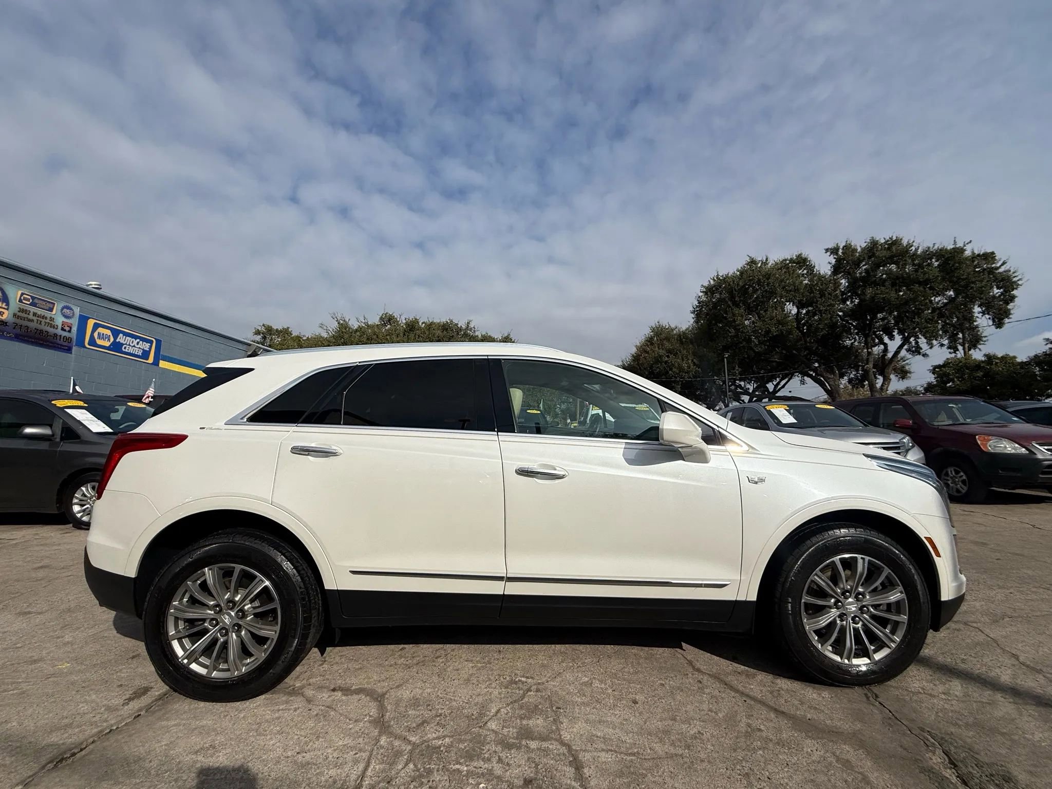 Used 2018 Cadillac XT5 Luxury w/ Driver Awareness Package image 8