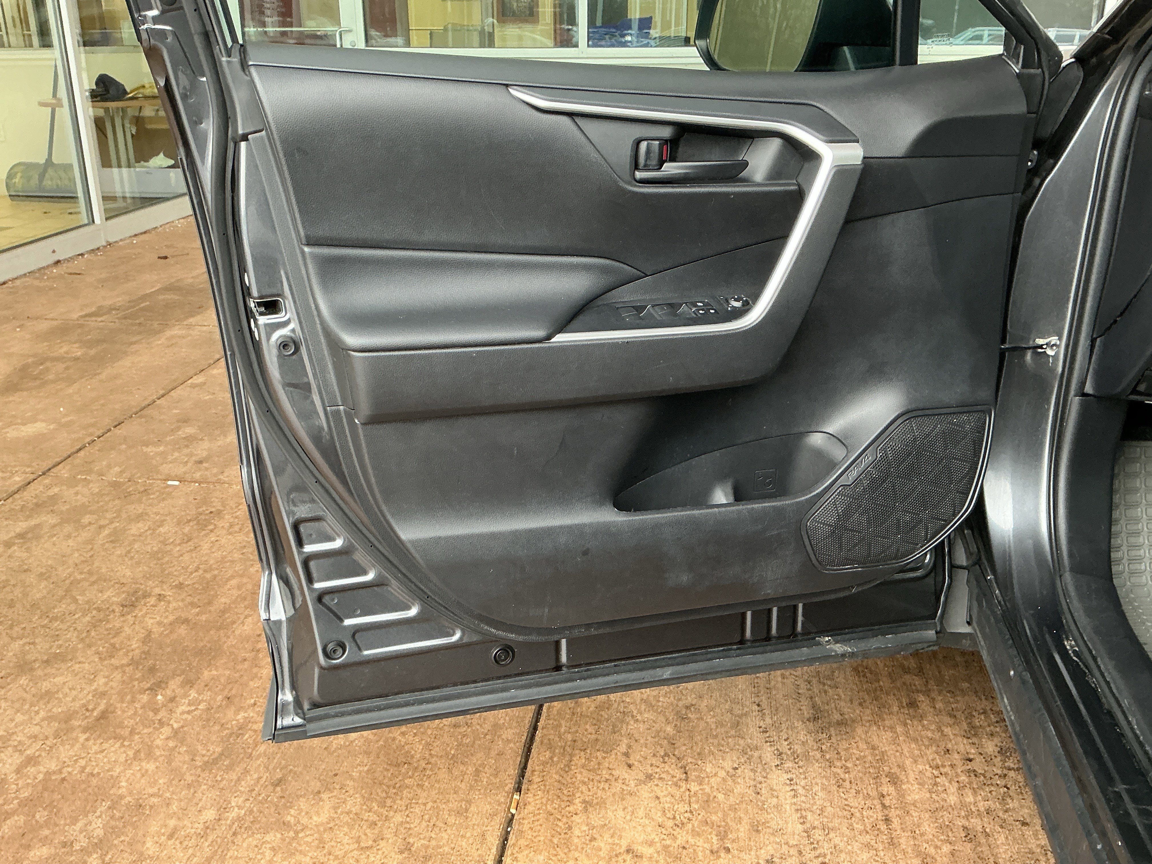 Used 2020 Toyota RAV4 LE image 14