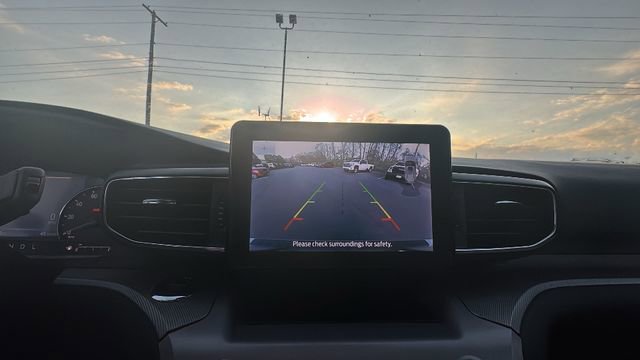 Used 2023 Ford Explorer XLT w/ Equipment Group 202A AWD/4WD image 22