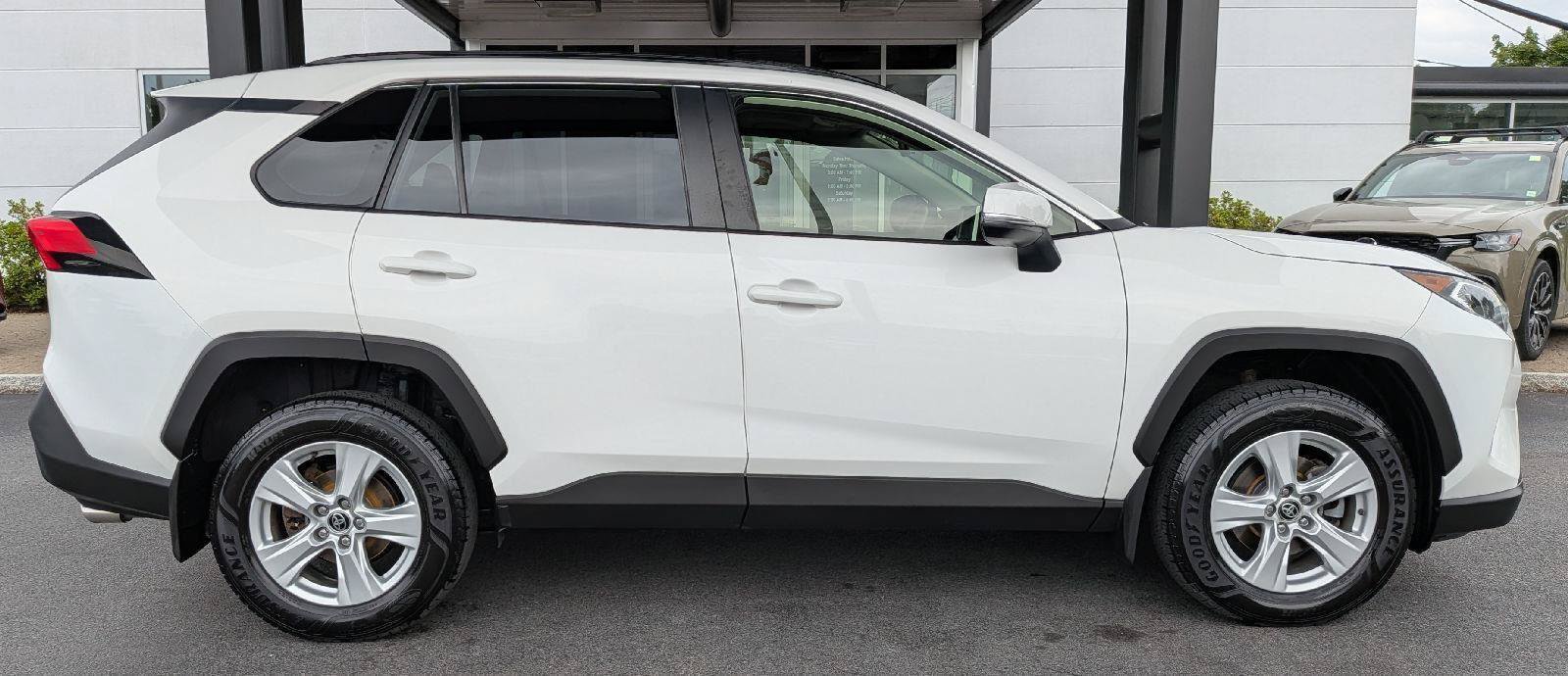 Used 2020 Toyota RAV4 XLE w/ Convenience Package AWD/4WD image 5