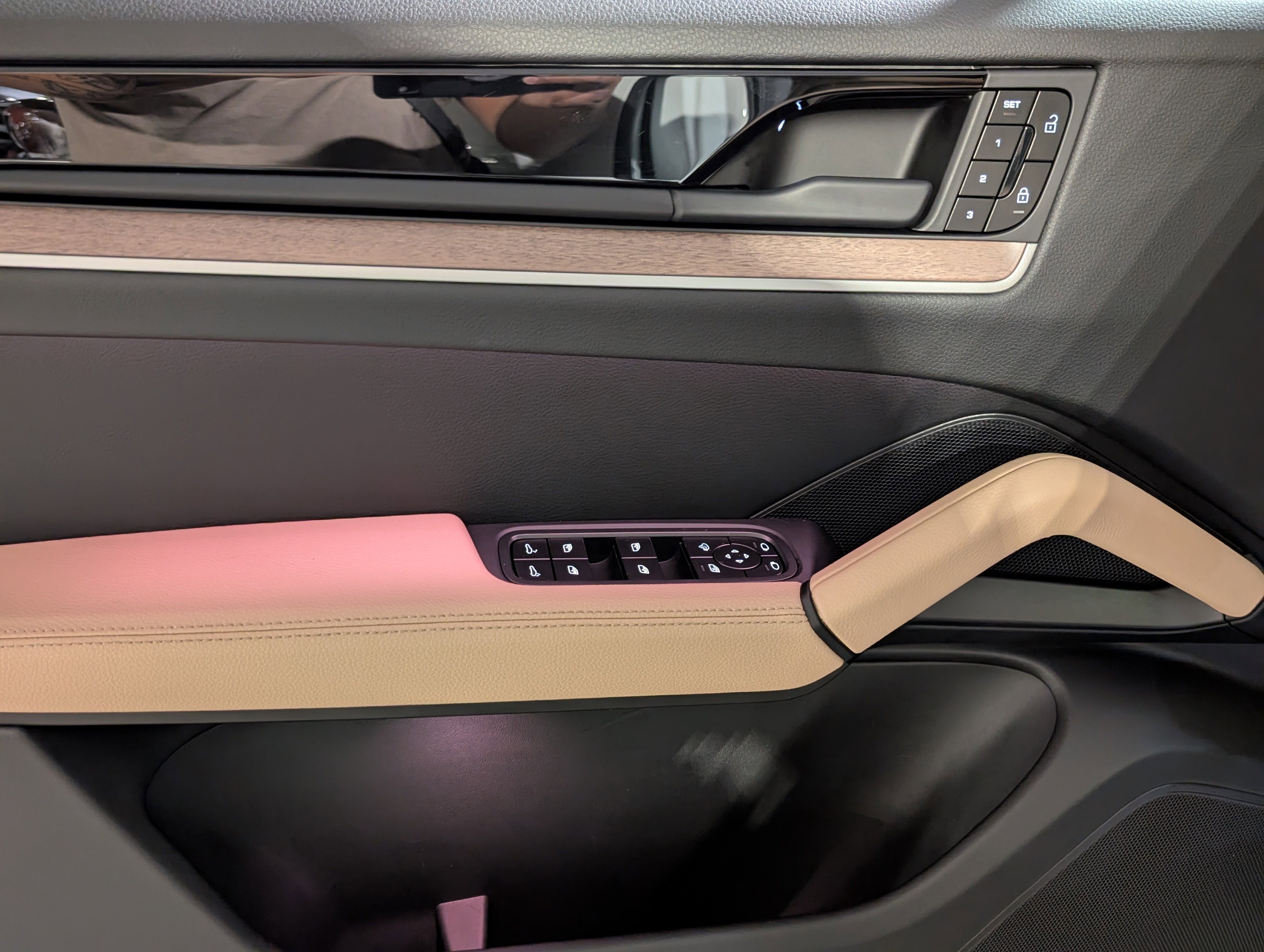 Certified 2025 Porsche Cayenne Coupe image 20