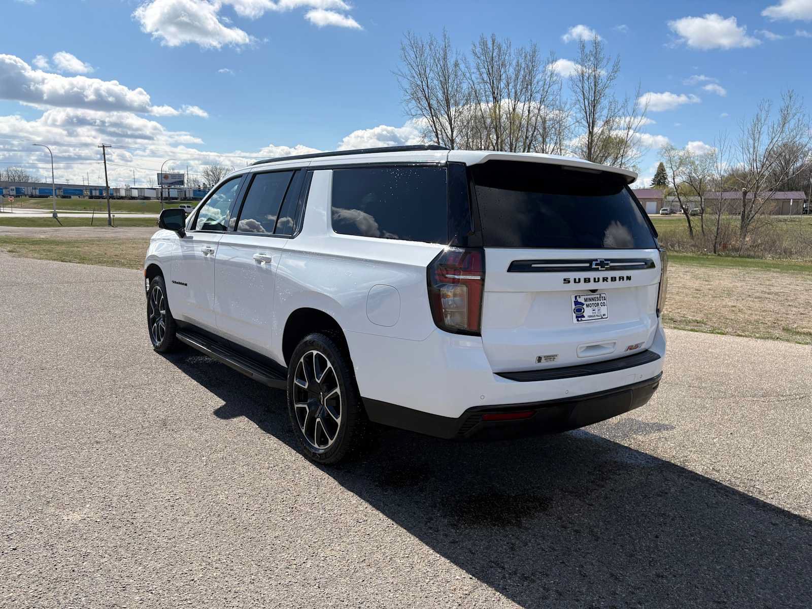 Used 2024 Chevrolet Suburban RST w/ Luxury Package AWD/4WD image 5