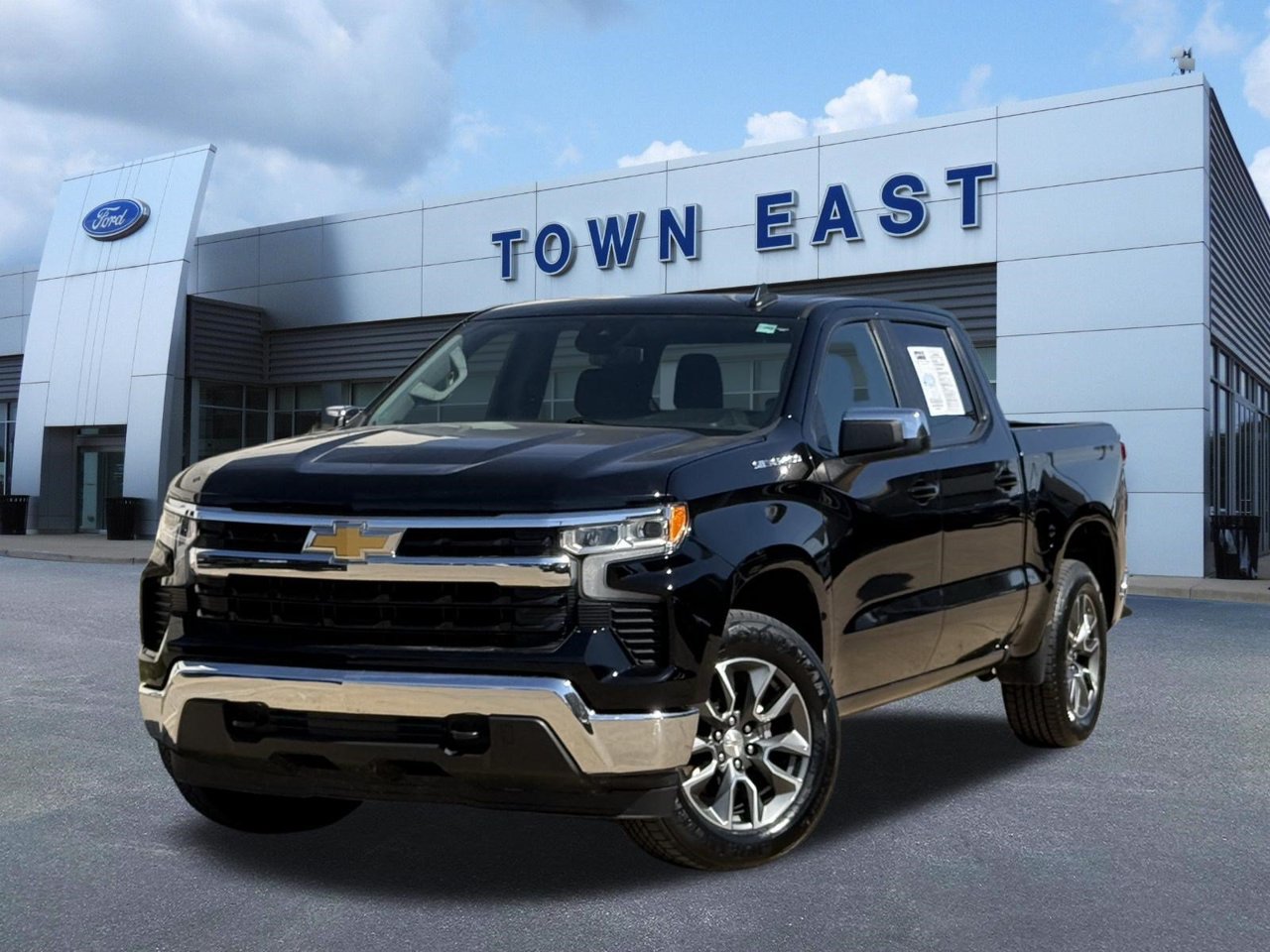 Used 2023 Chevrolet Silverado 1500 LT AWD/4WD image 1
