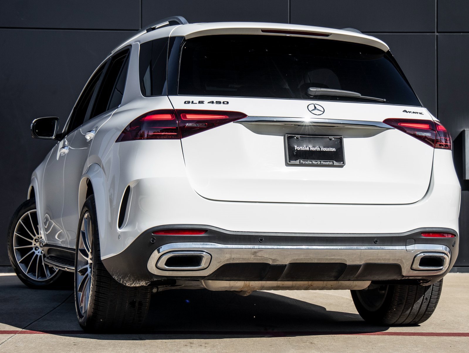 Used 2024 Mercedes-Benz GLE 450 4MATIC w/ AMG Line Exterior image 6