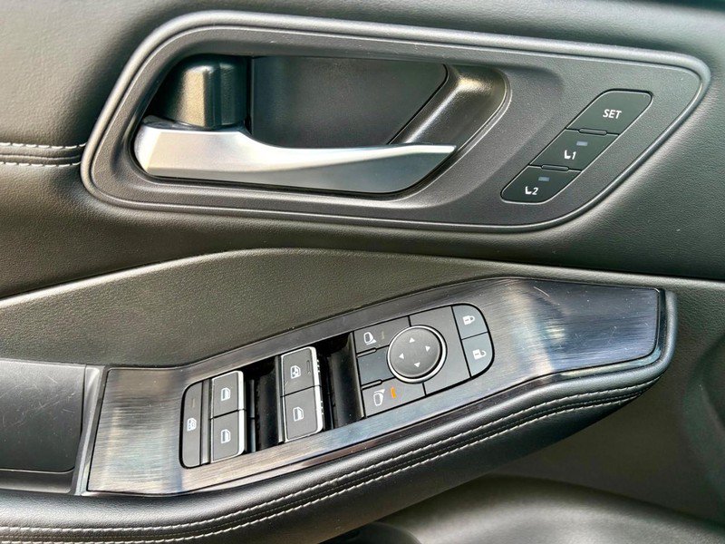 Used 2024 Nissan Rogue SL w/ SL Premium Package FWD image 17