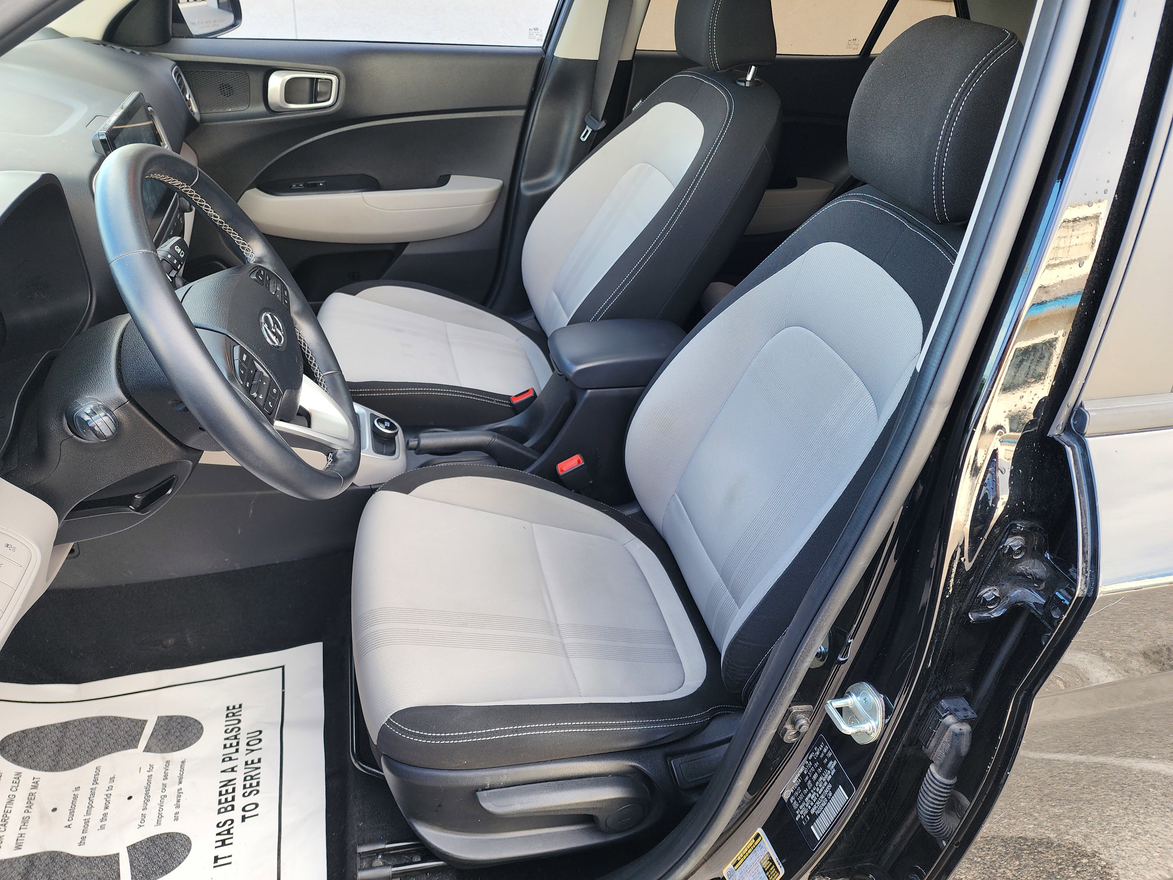 Used 2022 Hyundai Venue SEL w/ Cargo Package image 14
