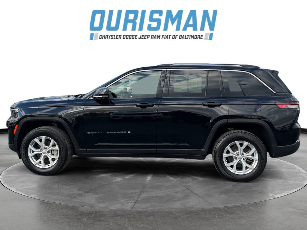 Used 2023 Jeep Grand Cherokee Limited w/ Luxury Tech Group II image 3