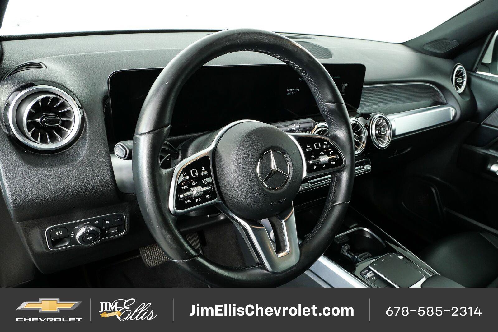 Used 2022 Mercedes-Benz GLB 250 w/ Premium Package Lite image 4