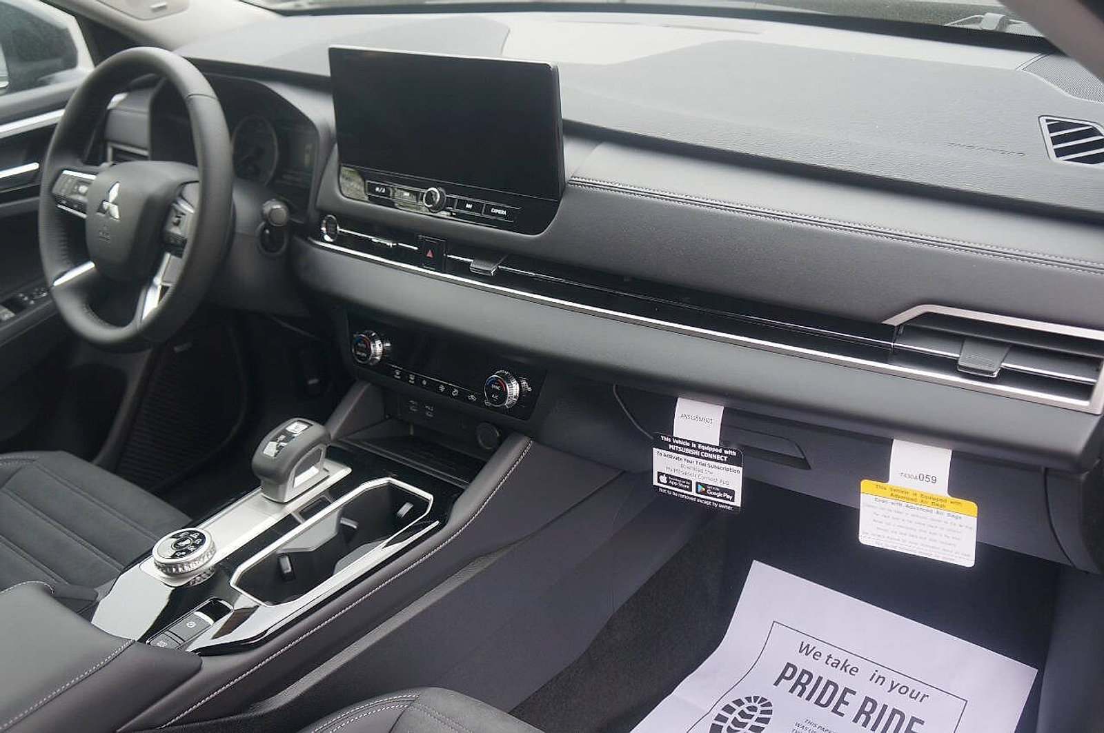 New 2025 Mitsubishi Outlander SE image 21