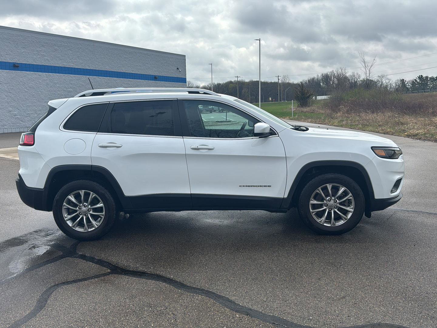 Used 2021 Jeep Cherokee Latitude Lux w/ Comfort/Convenience Group image 8