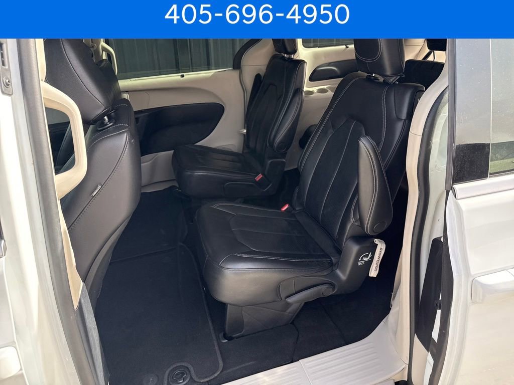 Used 2022 Chrysler Pacifica Touring-L image 16