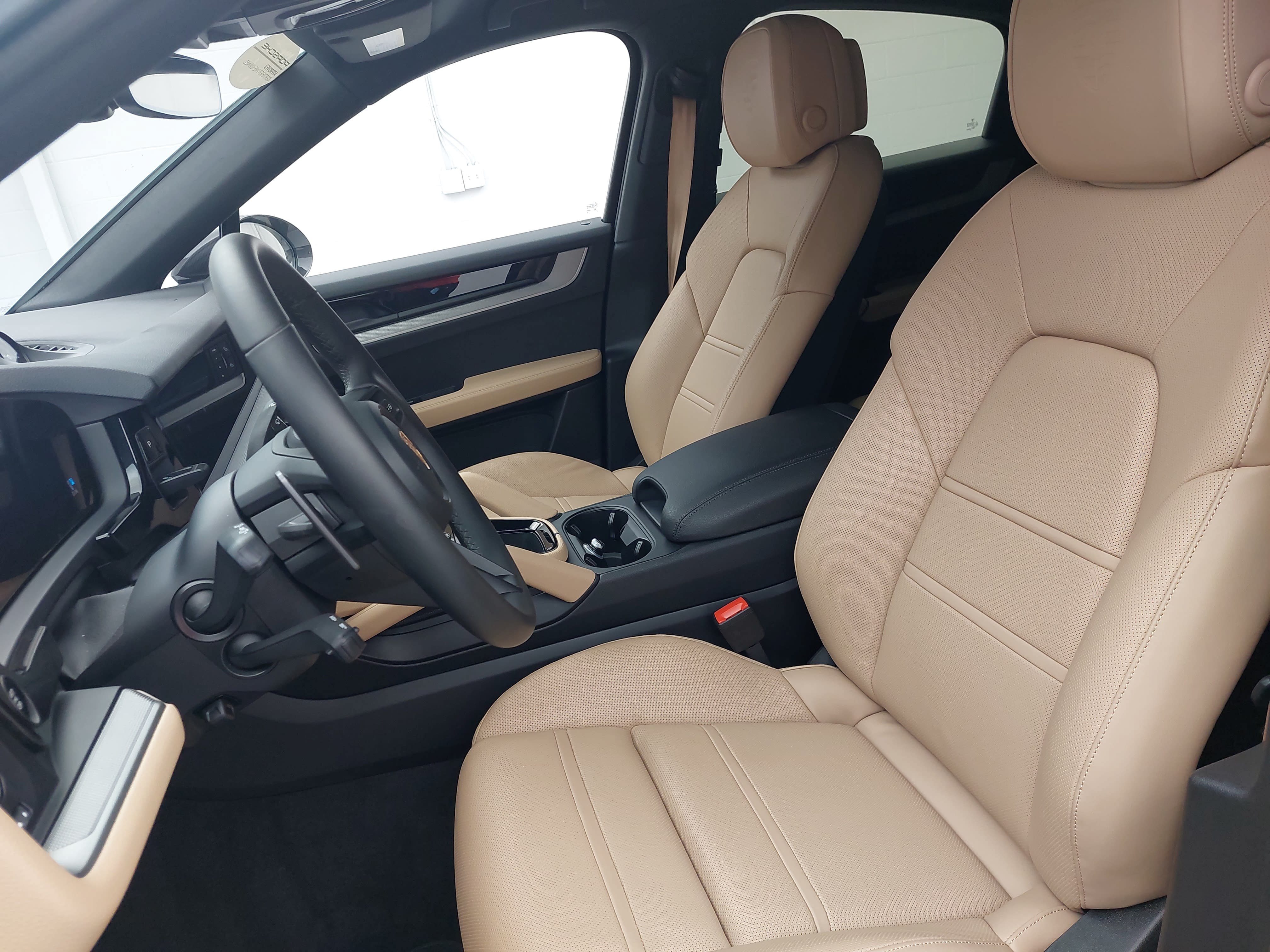 Certified 2026 Porsche Cayenne E-Hybrid Coupe AWD/4WD image 5