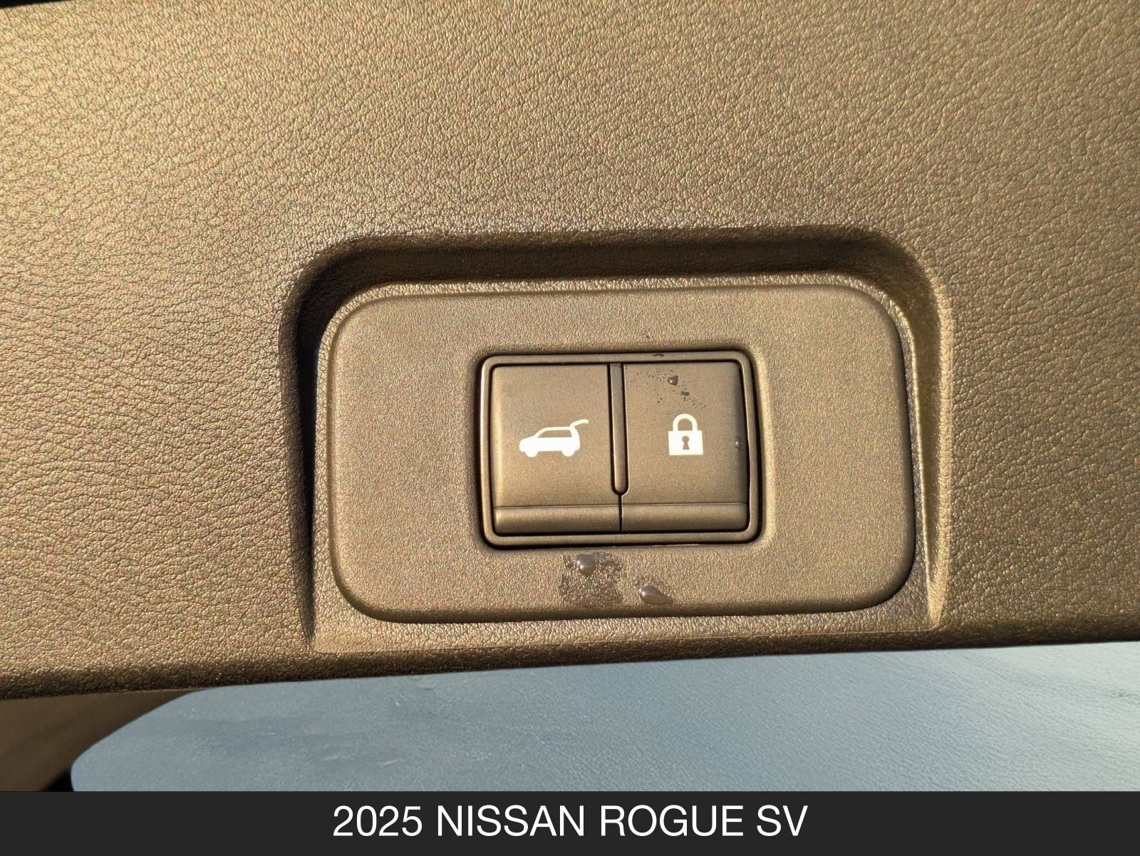 Certified 2025 Nissan Rogue SV image 21
