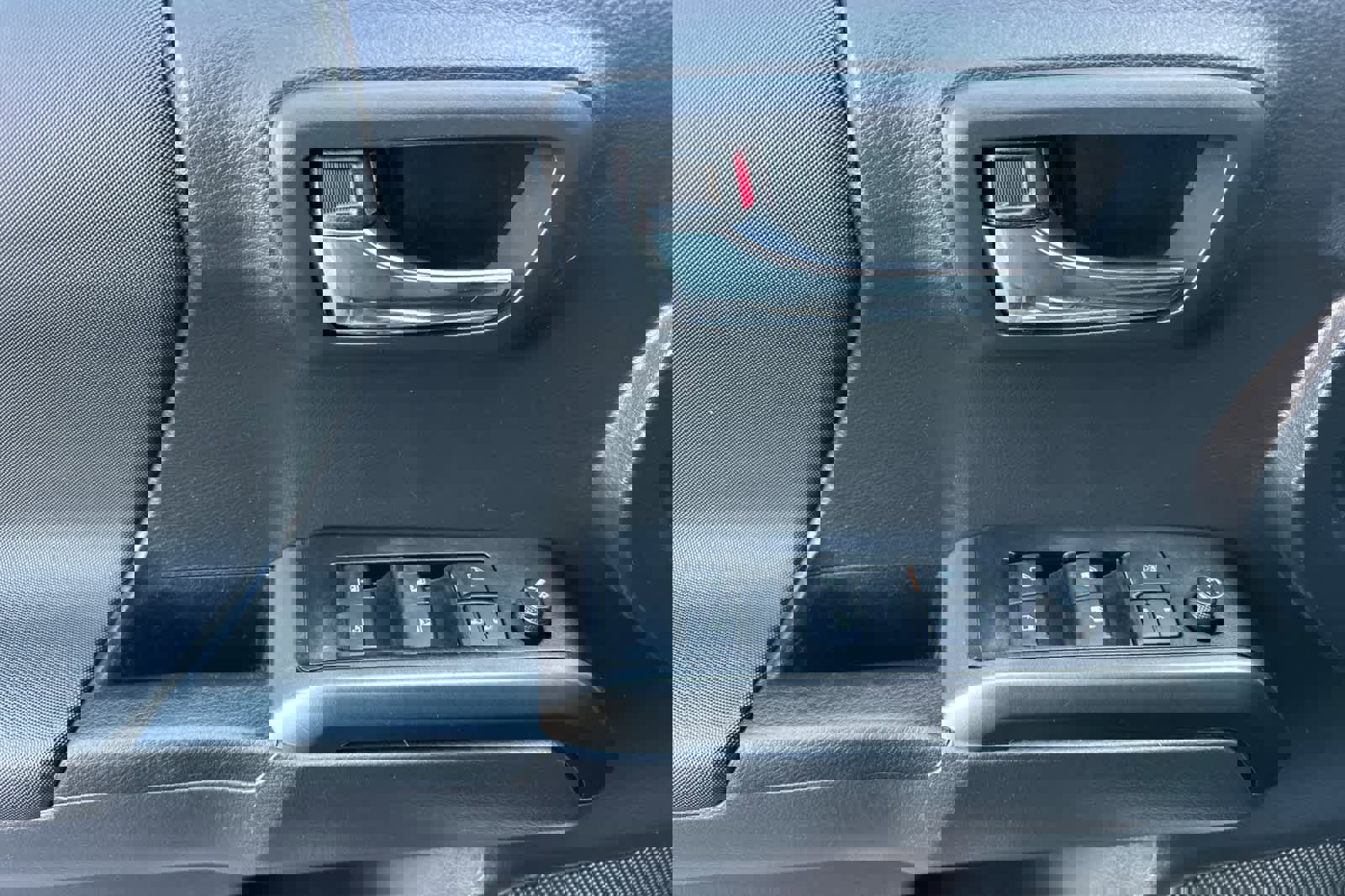 Used 2022 Toyota Tacoma TRD Off-Road image 12