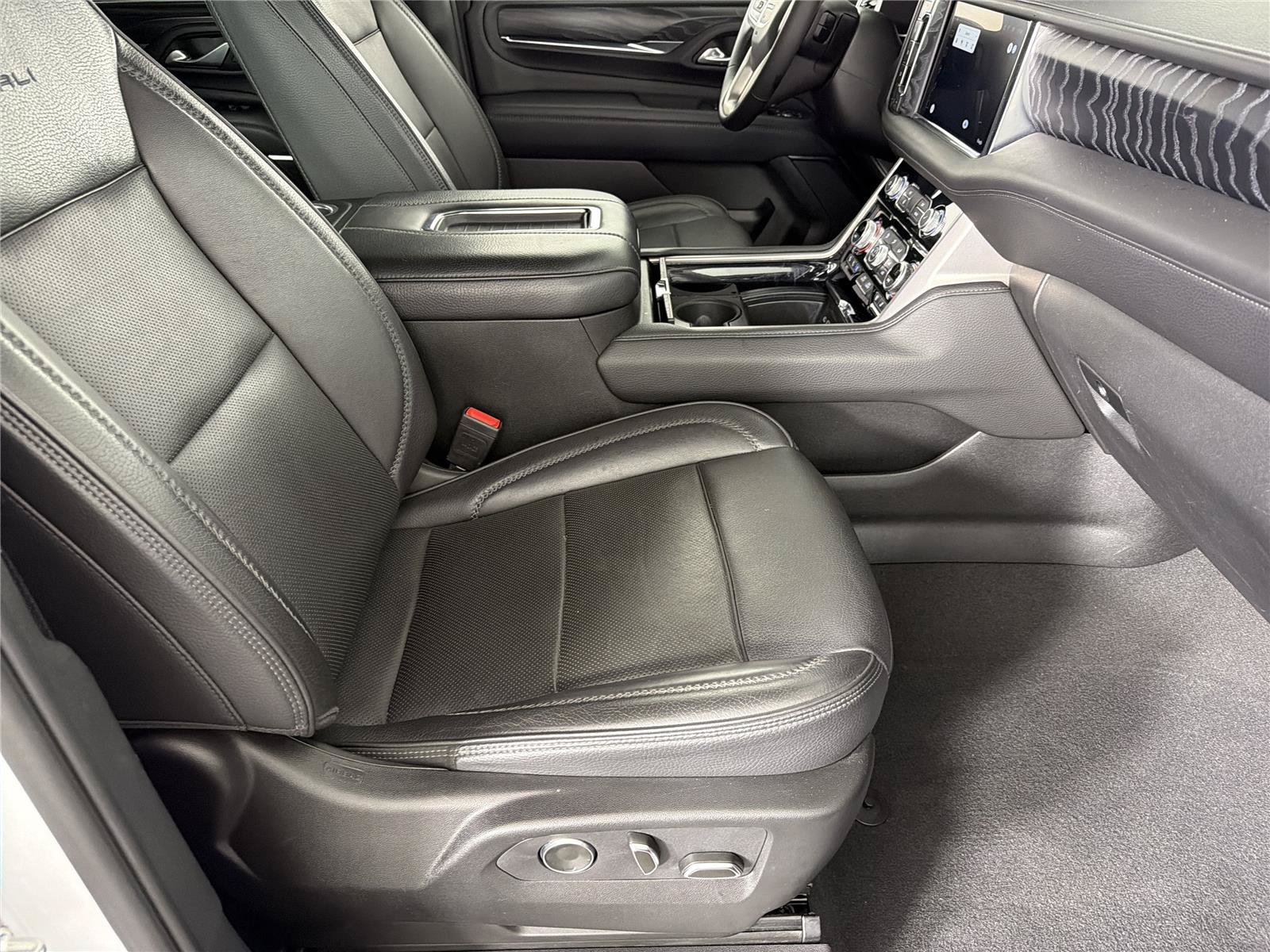 Certified 2024 GMC Yukon XL Denali RWD image 11