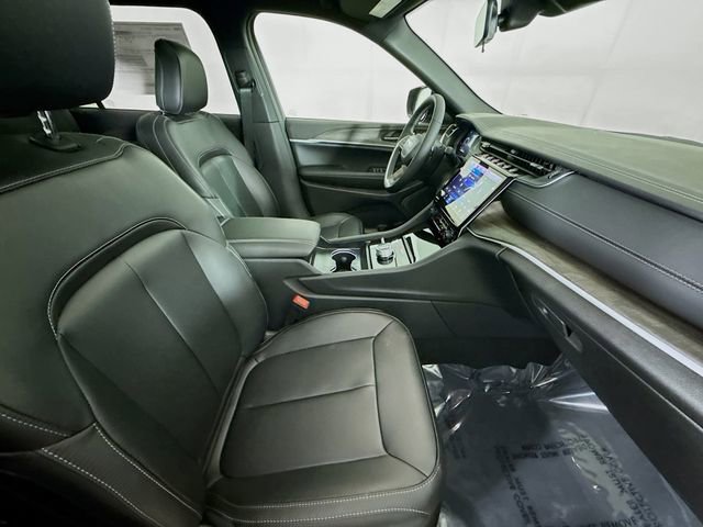 New 2025 Jeep Grand Cherokee L Limited image 29