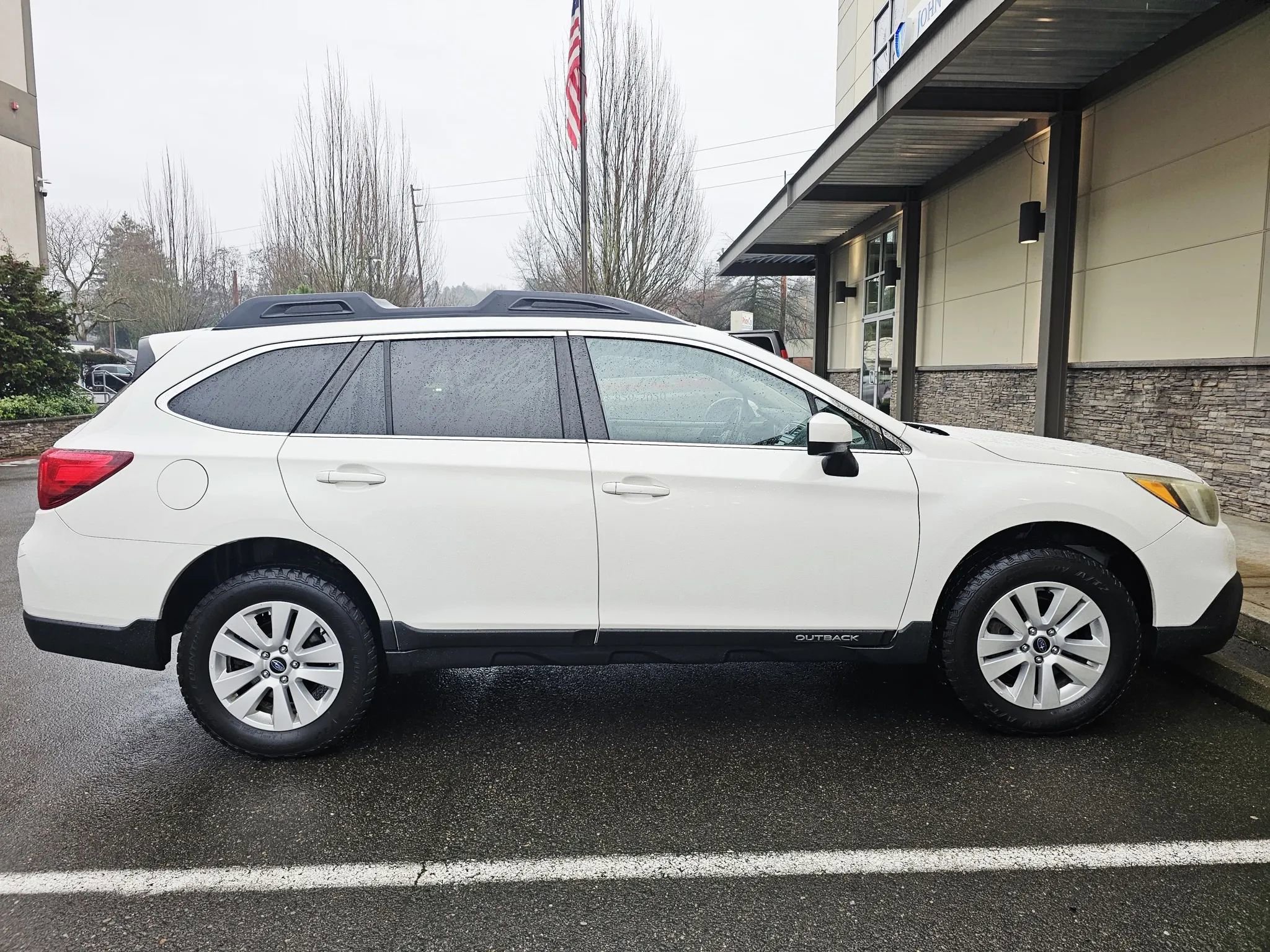 Used 2015 Subaru Outback 2.5i Premium AWD/4WD image 6