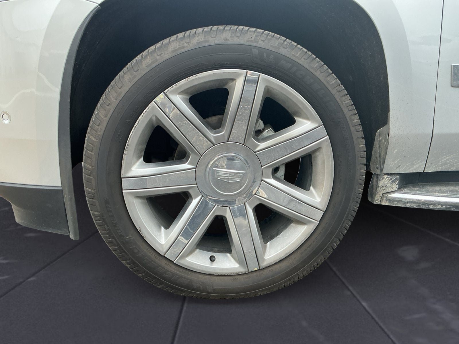 Used 2017 Cadillac Escalade Premium Luxury RWD image 14