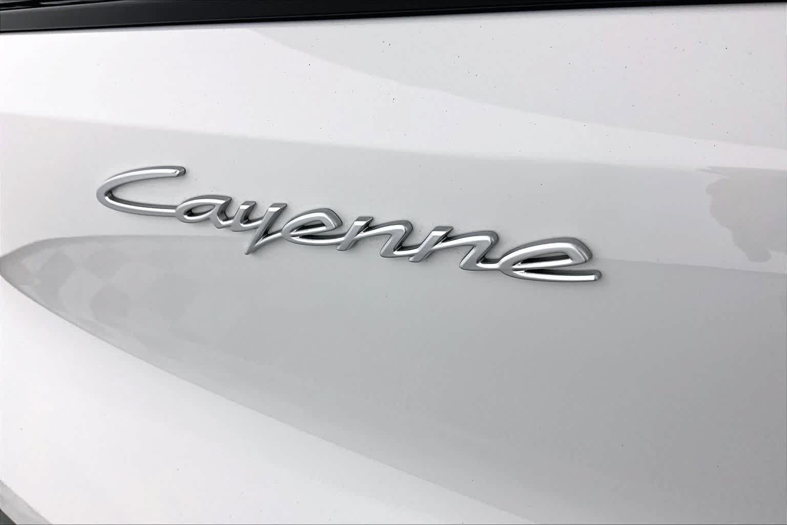 Used 2024 Porsche Cayenne AWD/4WD image 29
