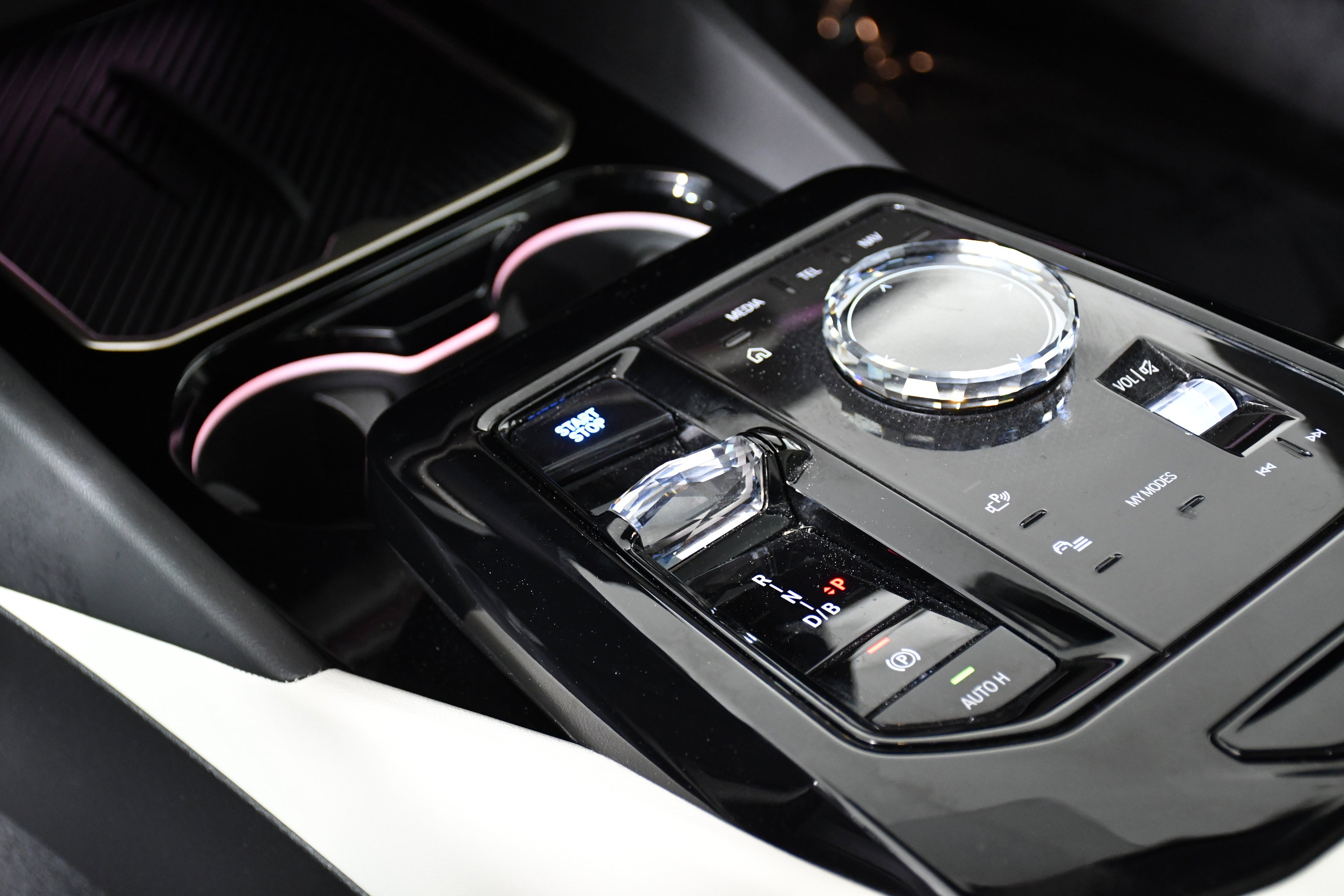 Used 2025 BMW i5 eDrive40i w/ Executive Package image 16