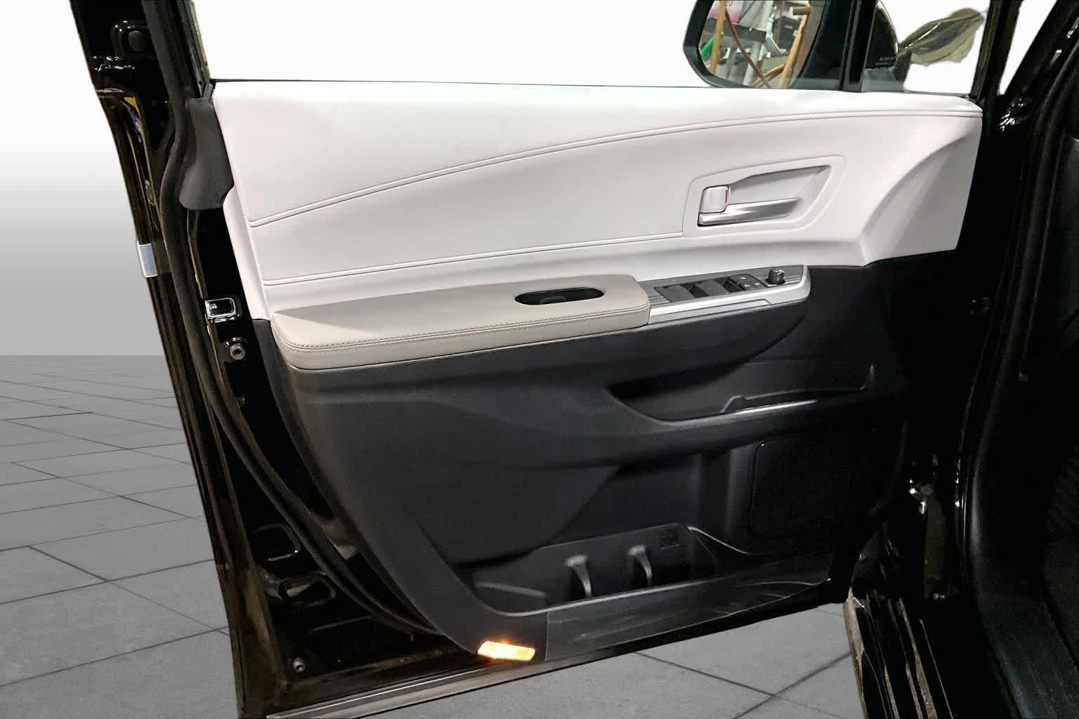 New 2026 Toyota Sienna XLE AWD/4WD image 10