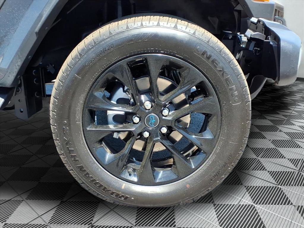 Used 2025 Jeep Wrangler Sahara image 9