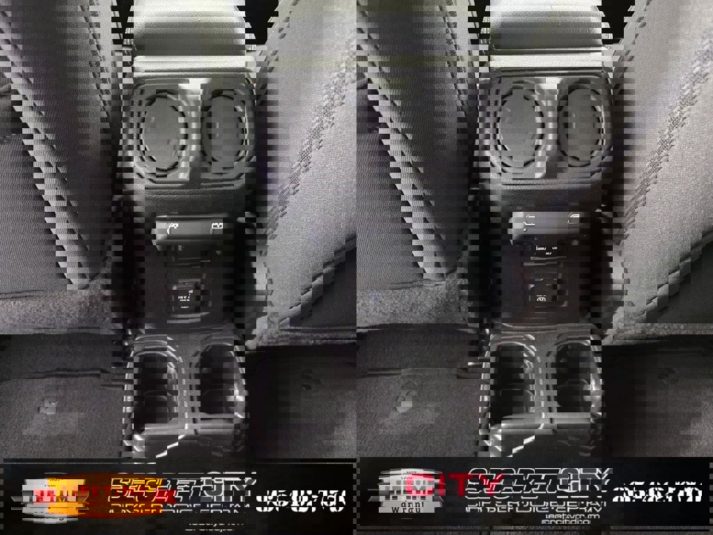 Used 2023 Jeep Wrangler Sahara image 27