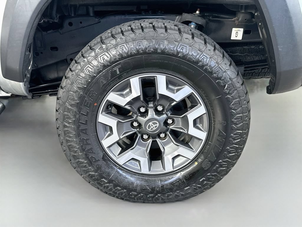 Used 2022 Toyota Tacoma TRD Off-Road AWD/4WD image 32