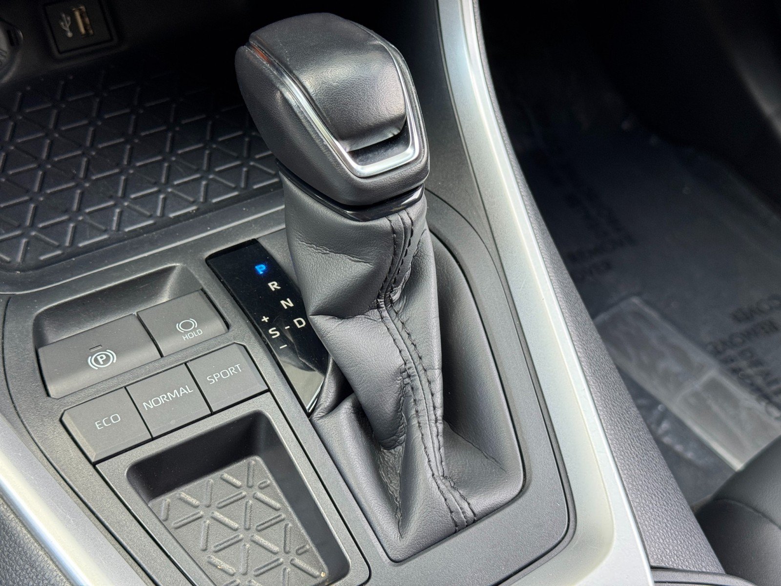 Used 2023 Toyota RAV4 XLE Premium FWD image 29