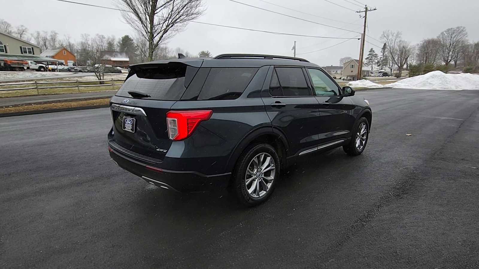 Used 2023 Ford Explorer XLT w/ Equipment Group 202A image 8