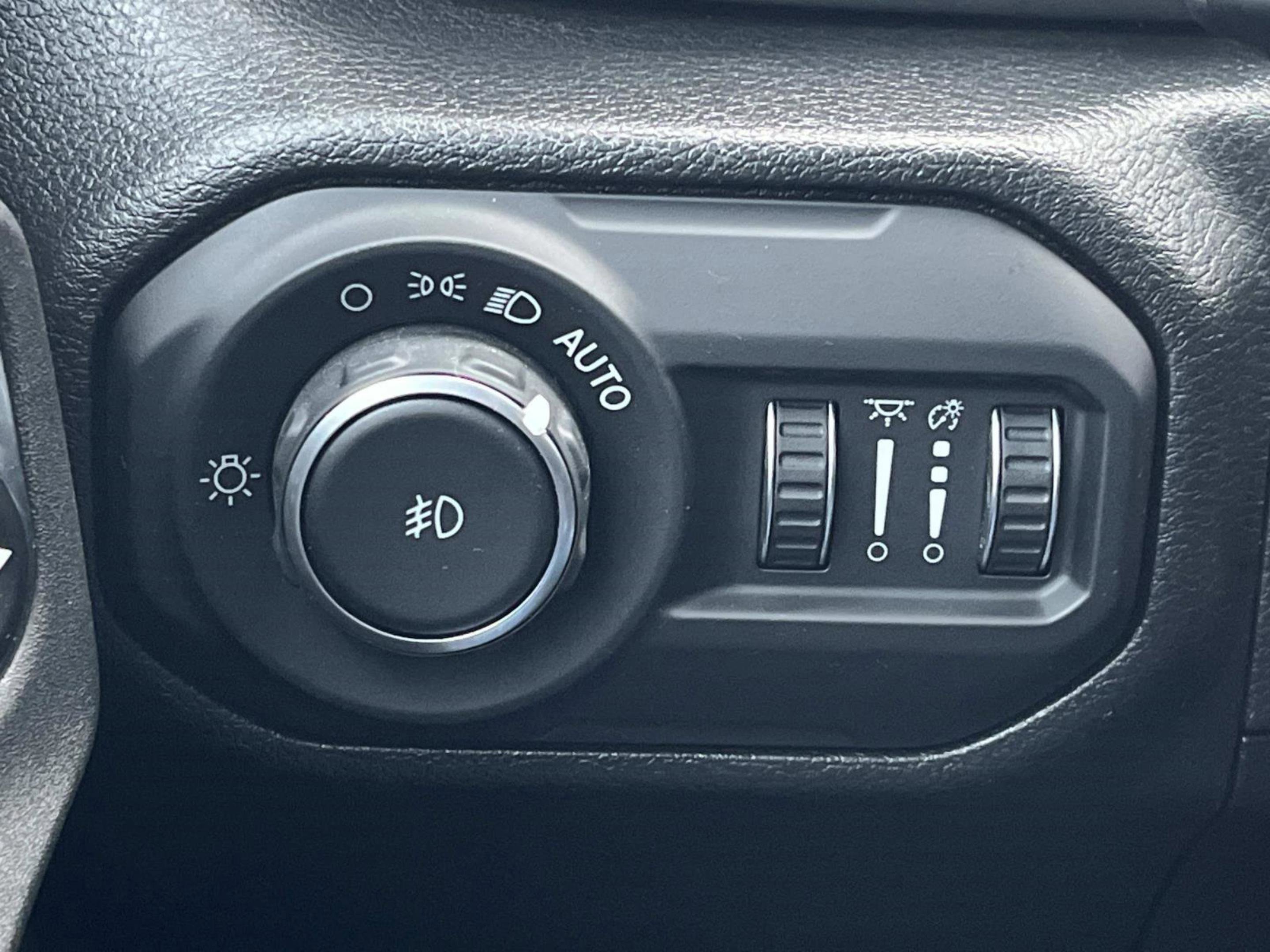 Used 2022 Jeep Wrangler Unlimited Sport w/ Sun And Sound Package image 31