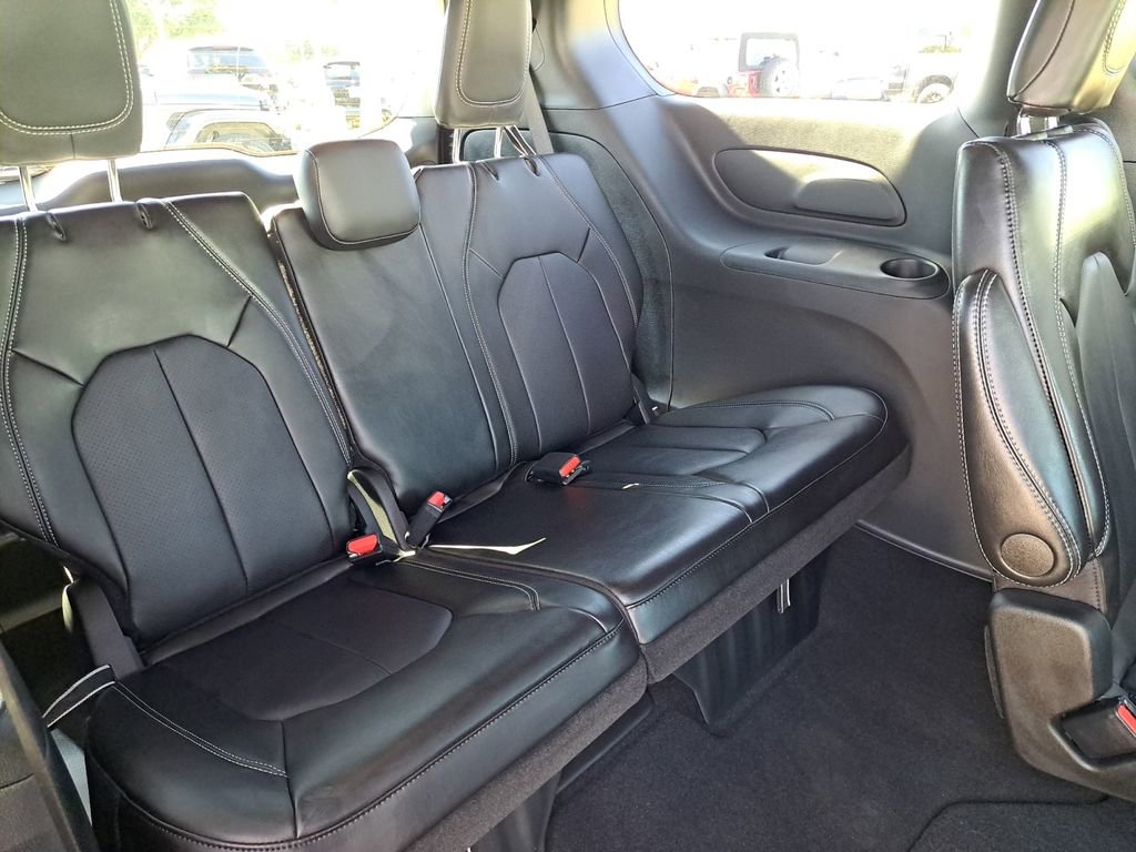 New 2026 Chrysler Pacifica Select w/ S Appearance Package FWD image 5