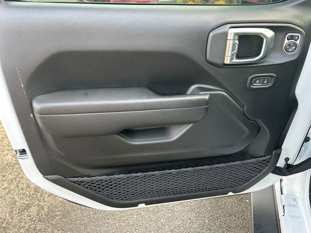 Used 2023 Jeep Wrangler Unlimited Rubicon w/ Steel Bumper Group image 17