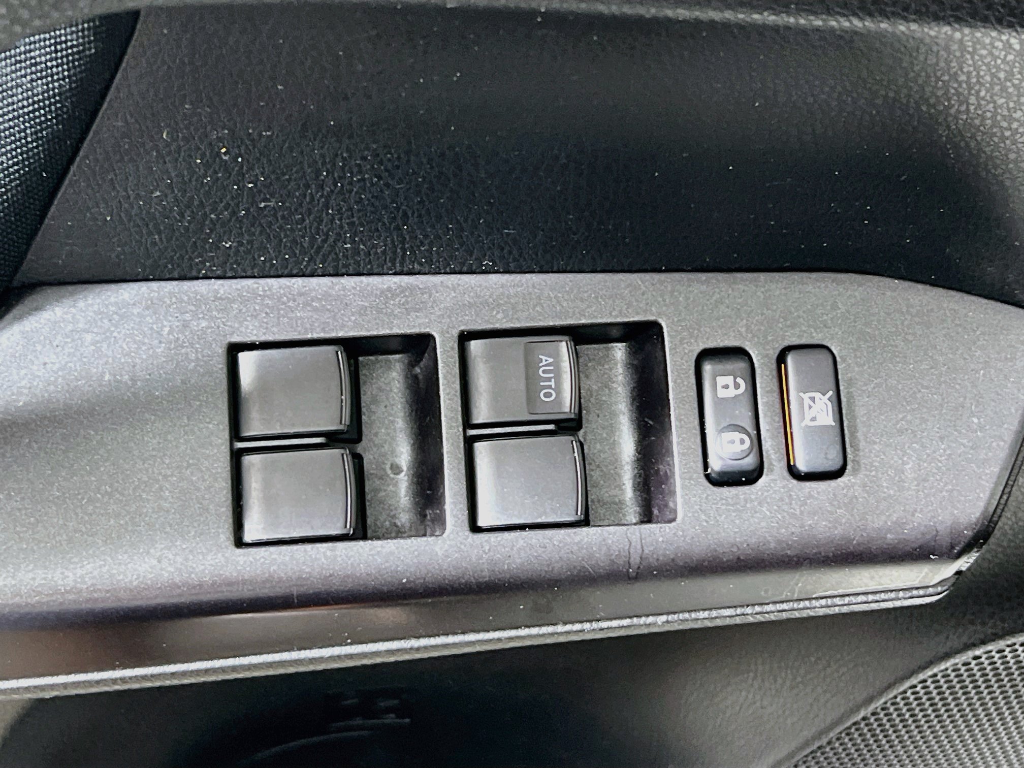 Used 2016 Toyota RAV4 LE FWD image 15
