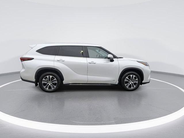 Certified 2026 Toyota Highlander XLE image 11