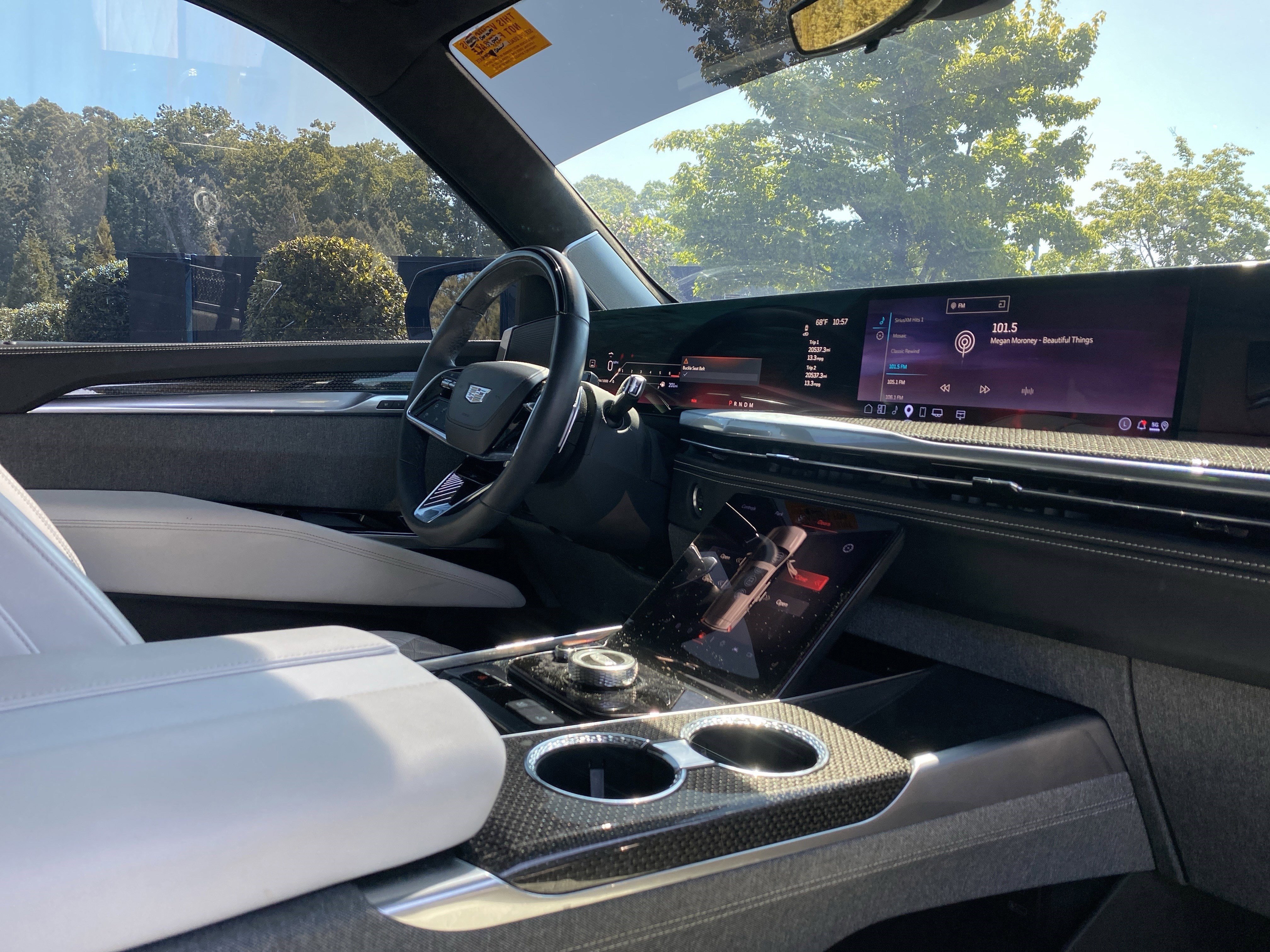 Used 2025 Cadillac Escalade ESV V AWD/4WD image 6