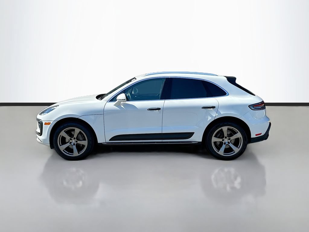 Certified 2023 Porsche Macan AWD/4WD image 2