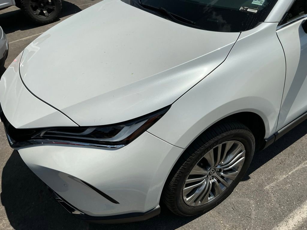 Used 2024 Toyota Venza XLE AWD/4WD image 3
