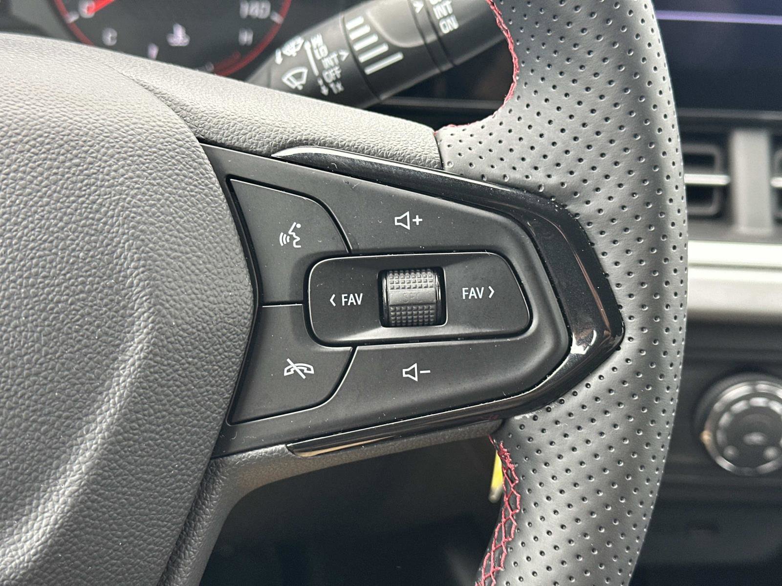 Certified 2024 Chevrolet Trax RS w/ Driver Confidence Package image 22