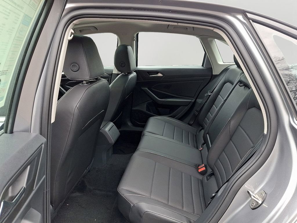 Used 2024 Volkswagen Jetta SE w/ Panoramic Sunroof Package image 8
