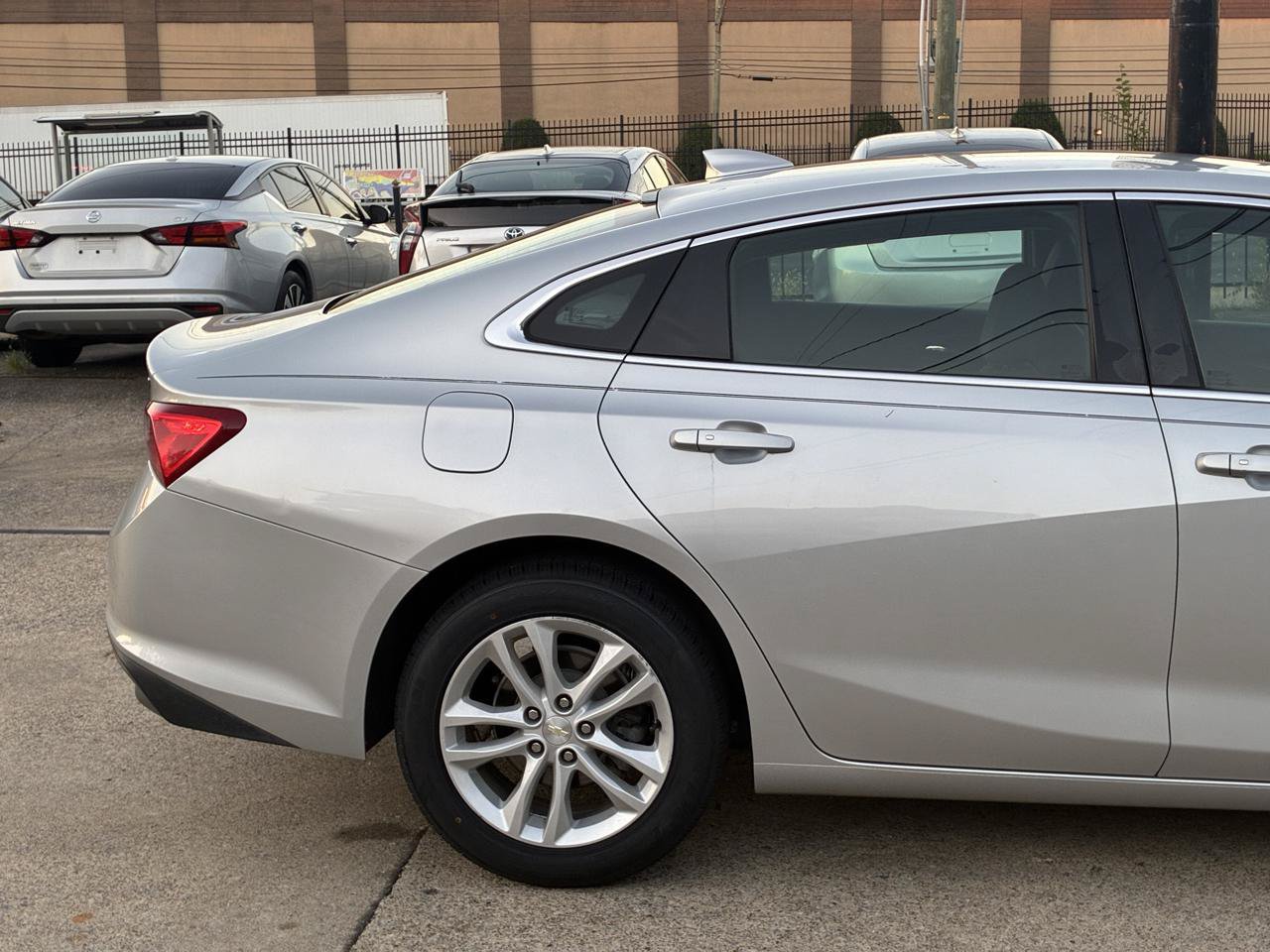 Used 2016 Chevrolet Malibu LT FWD image 7