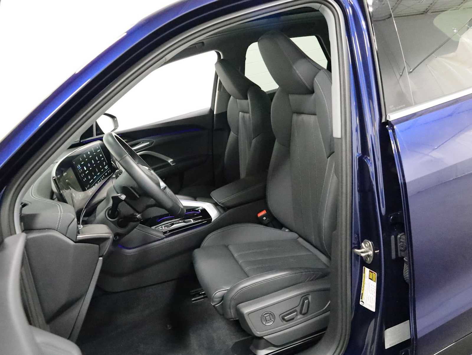 Certified 2025 Audi Q5 Premium AWD/4WD image 5