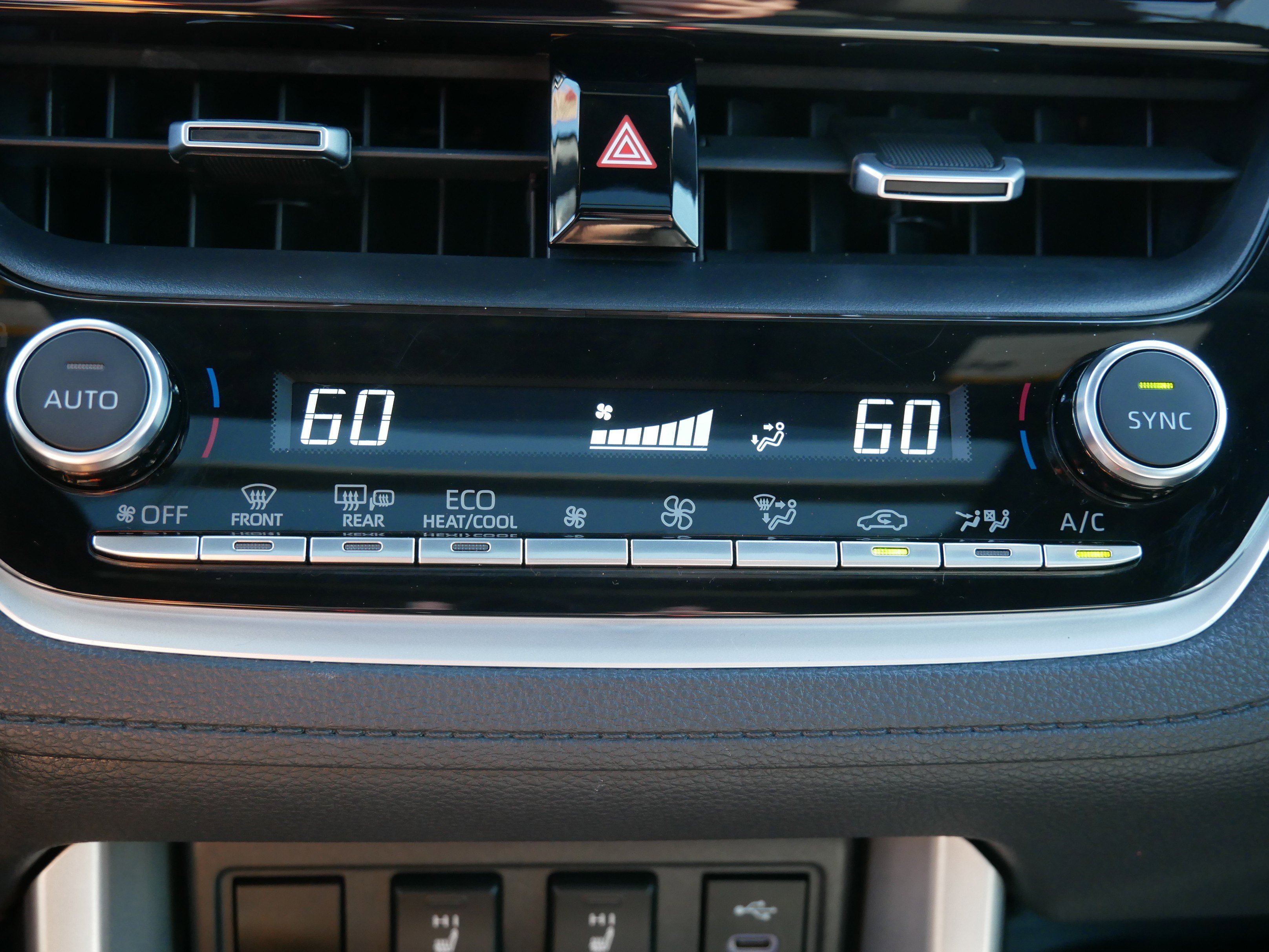 Used 2023 Toyota Corolla Cross XSE w/ Convenience Package image 23