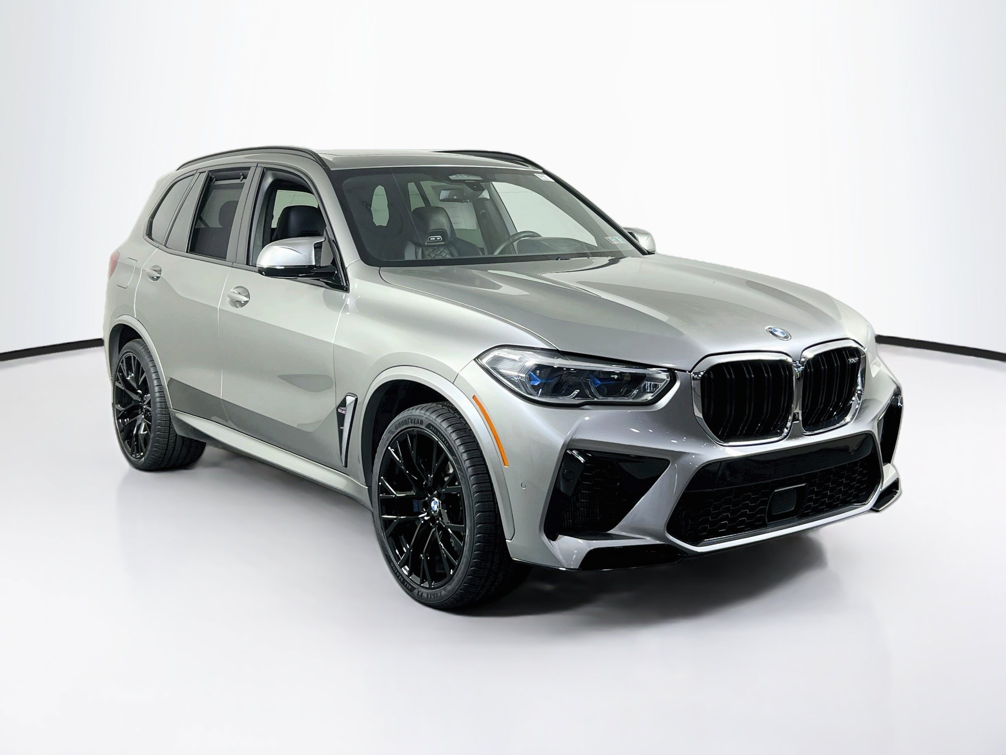 Used 2021 BMW X5 M w/ Executive Package AWD/4WD image 3